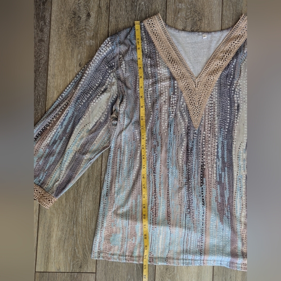 Women's Multicolor V-Neck Top - Picture 3 of 7